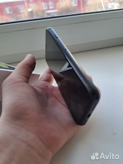 iPhone SE, 128 ГБ
