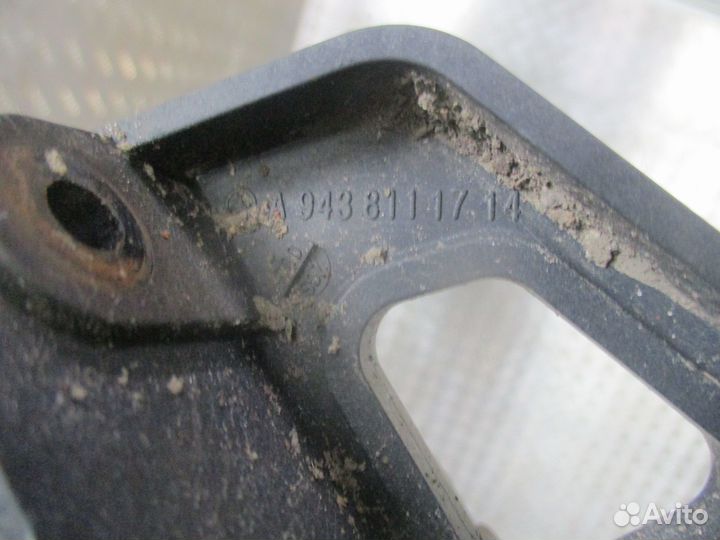 Кронштейн солнцезащитного козырька Mercedes-Benz A