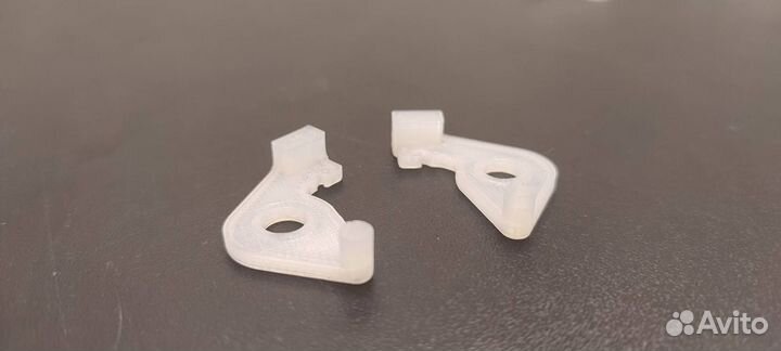 Фиксаторы подлокотника Subaru Forester SG