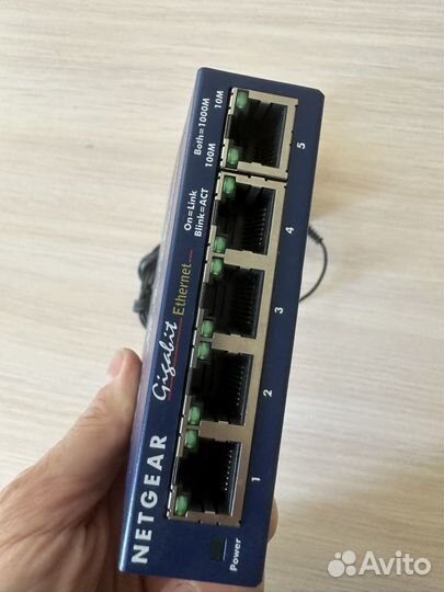 Коммутатор netgear GS 105