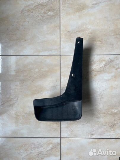 Брызговик задний левый Mitsubishi Outlander Xl С