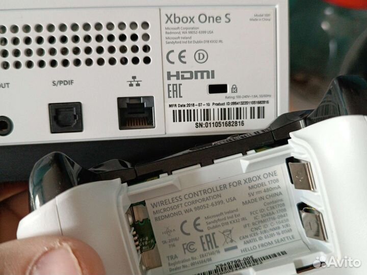 Xbox One s 1тб с дисководом+диски