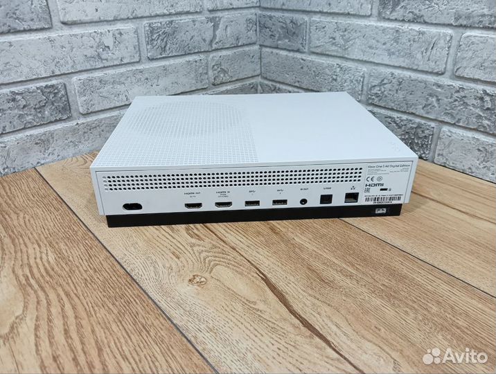 Microsoft Xbox One S All Digital 1 тб