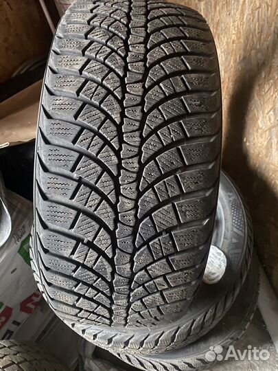 Kumho WinterCraft WP71 235/45 R17 и 245/45 R17 99V