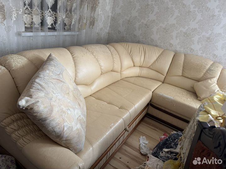 Кожаный угловой диван бу