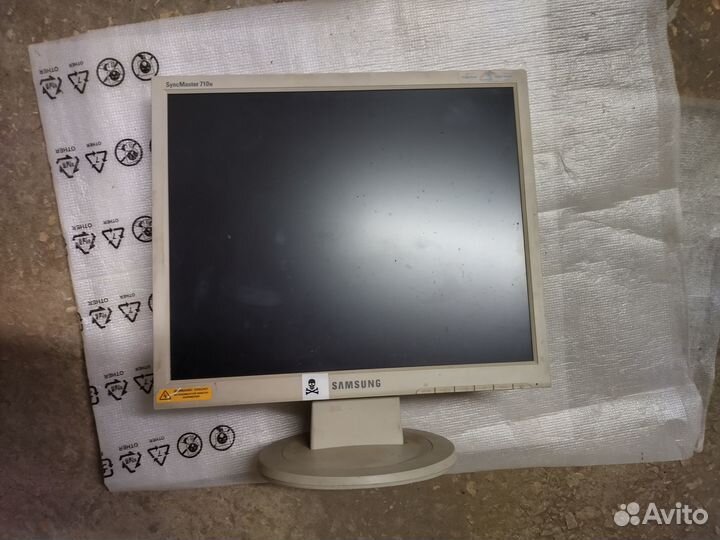 Монитор Samsung Syncmaster 710n