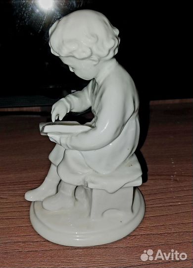 Статуэтка фарфор 