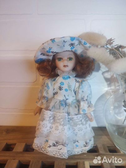 Кукла фарфоровая коллекционная