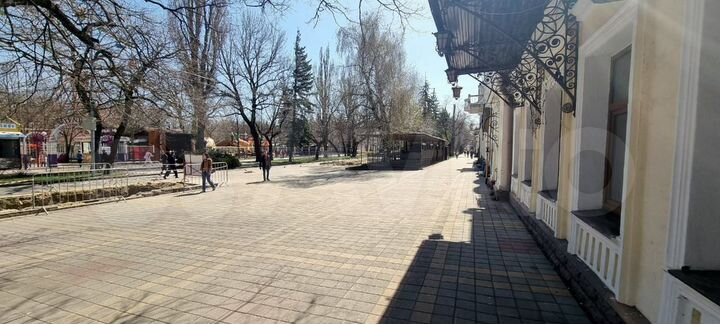 Торговая площадь 1 этаж красная линия, 166 м²