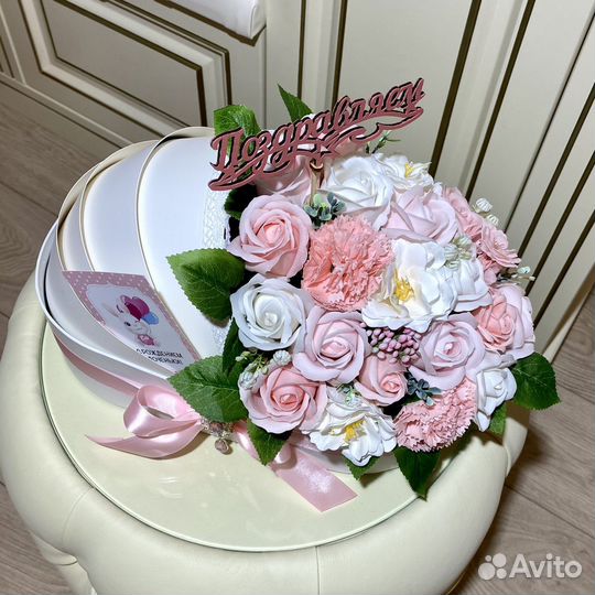 Букет на выписку, цветы из мыла, люлька с розами