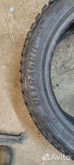 Goodyear UltraGrip 245/45 R17