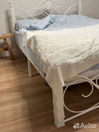 Кровать полутороспальная