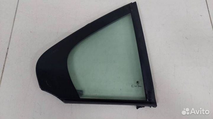 Стекло двери задней правой форточка Skoda Rapid 20