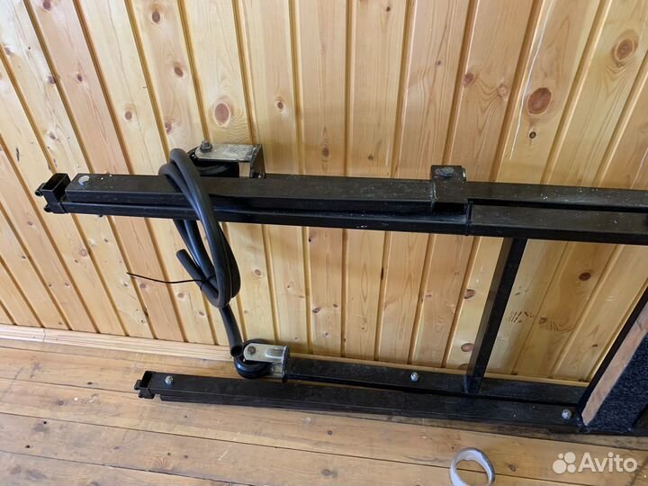 Устройство для обслуживания снегохода