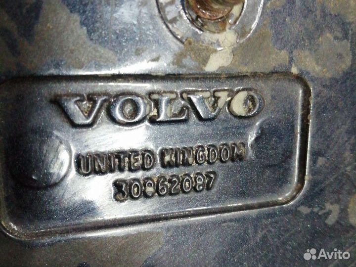 Спойлер крышки багажника на Volvo V40 1995-2004