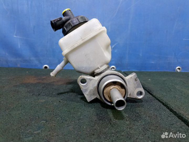 Цилиндр главный тормозной с бачком Renault Logan 1