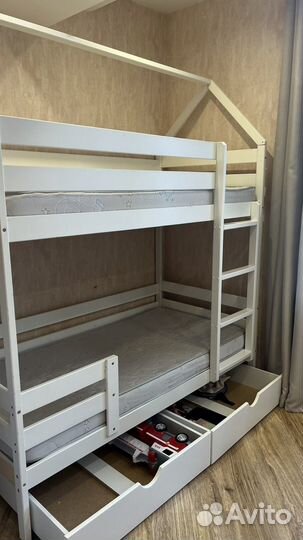 Кровать домик двухьярусная