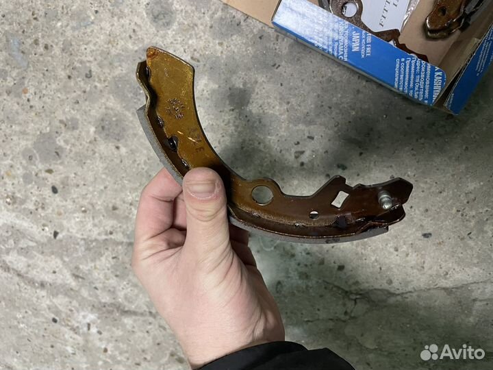 Тормозные колодки задние барабанные