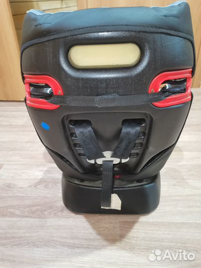 Автомобильное кресло