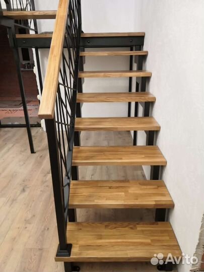 Лестница на металлокаркасе