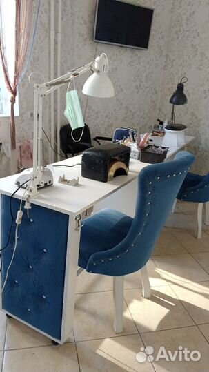 Маникюрный стол