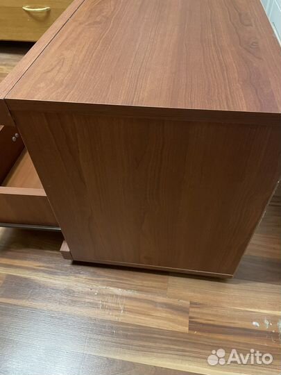 Тумба прикроватная