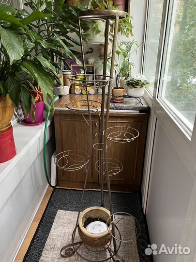 Подставка для цветов напольная металлическая