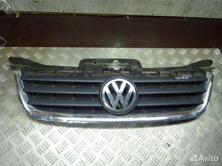 Решетка радиатора Volkswagen Touran 2005 1T0853651