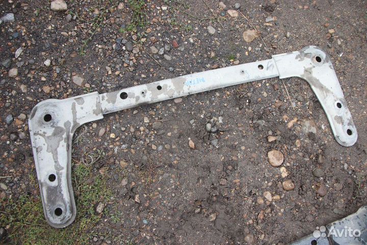 Балка поперечная на Рено Меган 2