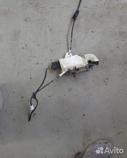 Замок двери передней Peugeot 308 2007-2015