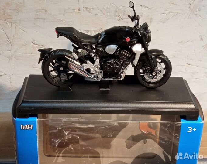 Модель мотоцикла Honda CB1000R 1:18