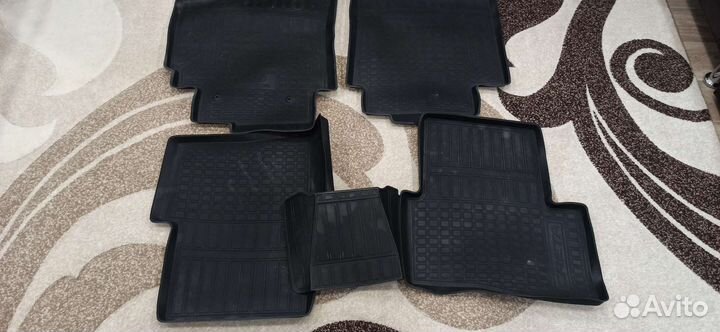 Автомобильные коврики резиновые