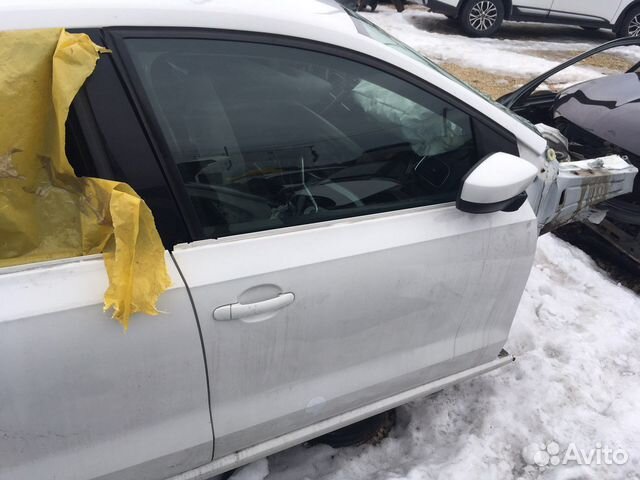 Передняя правая дверь Volkswagen polo
