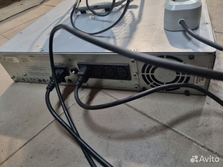 Источник бесперебойного питания apc smart ups