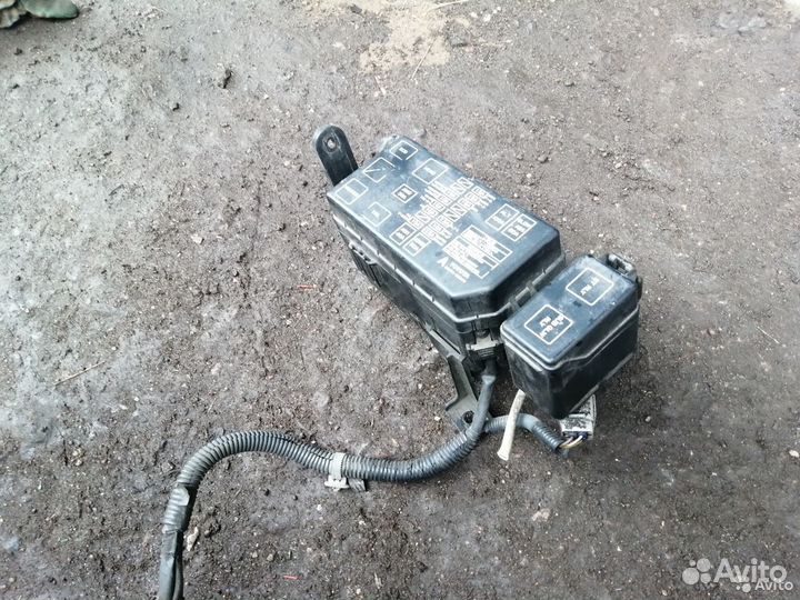 Блок предохранителей 1KZ Toyota Hilux Surf 185