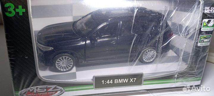 Модель машины BMW X7 1:44