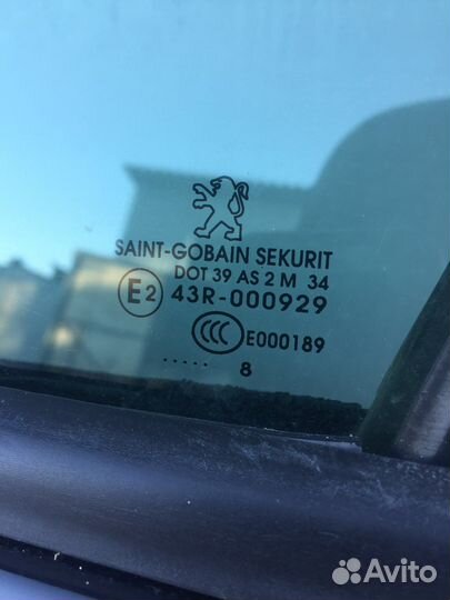 Стекло двери peugeot 308