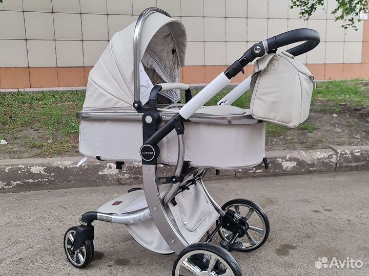 Коляска с рождения новая
