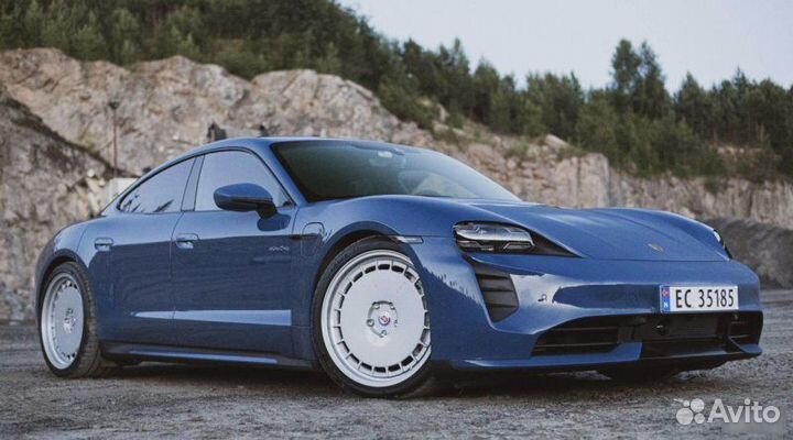 Кованые диски в стиле HRE для Porsche Taycan R22