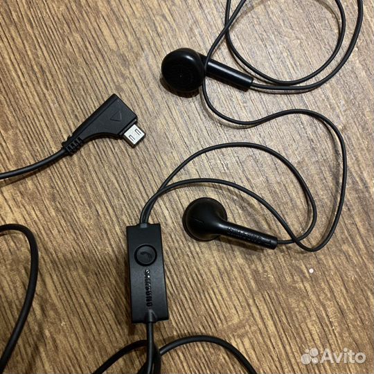 Наушники с микрофоном