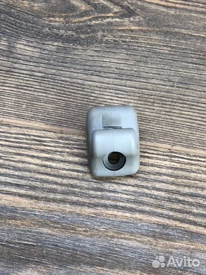 Крепление солнцезащитного козырька Kia Rio 3 1.4