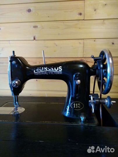 Старинная швейная машинка начало 20 века