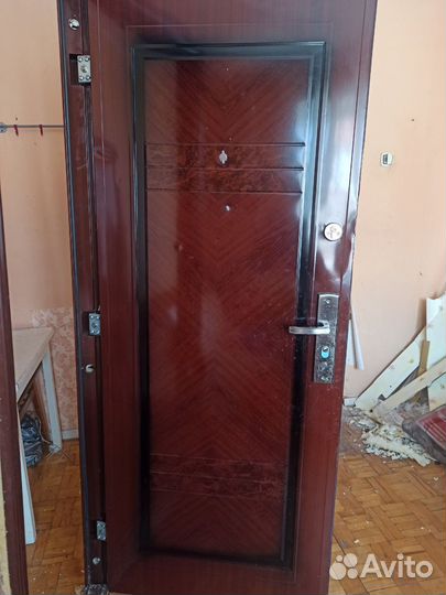 Дверь входная металлическая правая бу