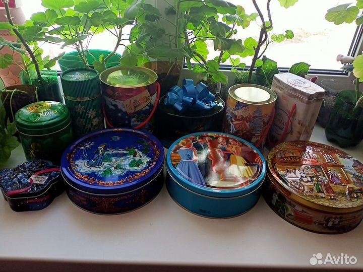 Набор банок из-под печенья, конфет, чая