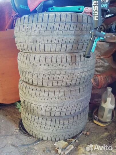 Bridgestone Blizzak Revo GZ 215/50 R17
