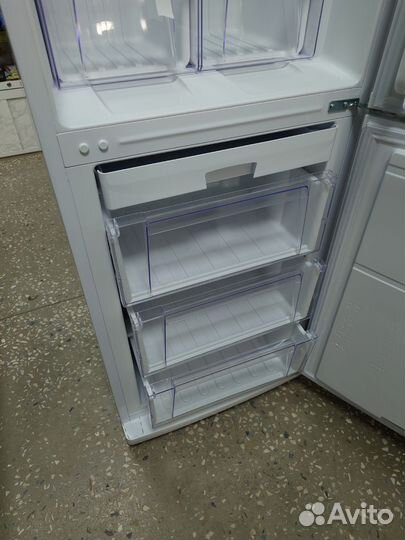 Холодильник новый