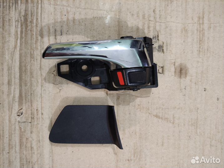 Обшивка двери передняя левая Toyota Rav4 40