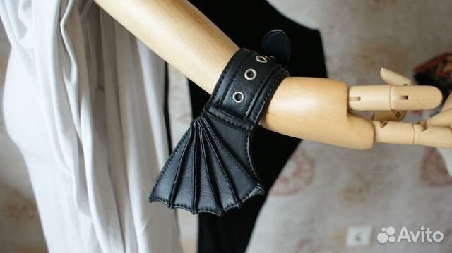 Готические браслеты