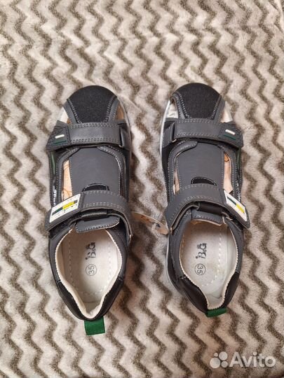 Сандалии новые для мальчиков 35 размер