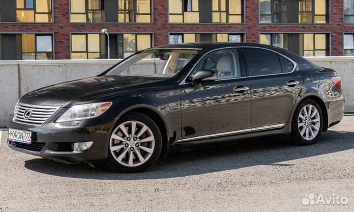 Аренда Lexus LS IV рестайлинг (2009—2012) от одной минуты в Москве